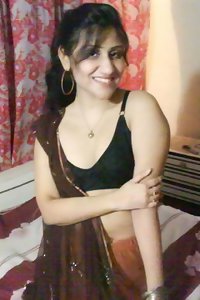 Bangladeshi Rich female Monalisa clicked her naked pics