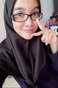 Awek bertudung bogel